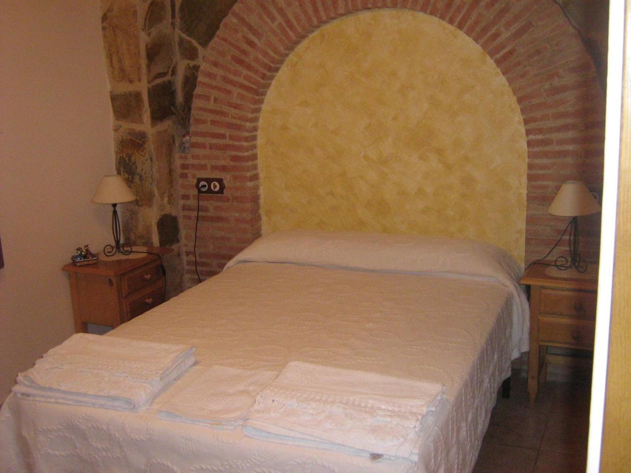Hostal Sara Villafeliche Bagian luar foto